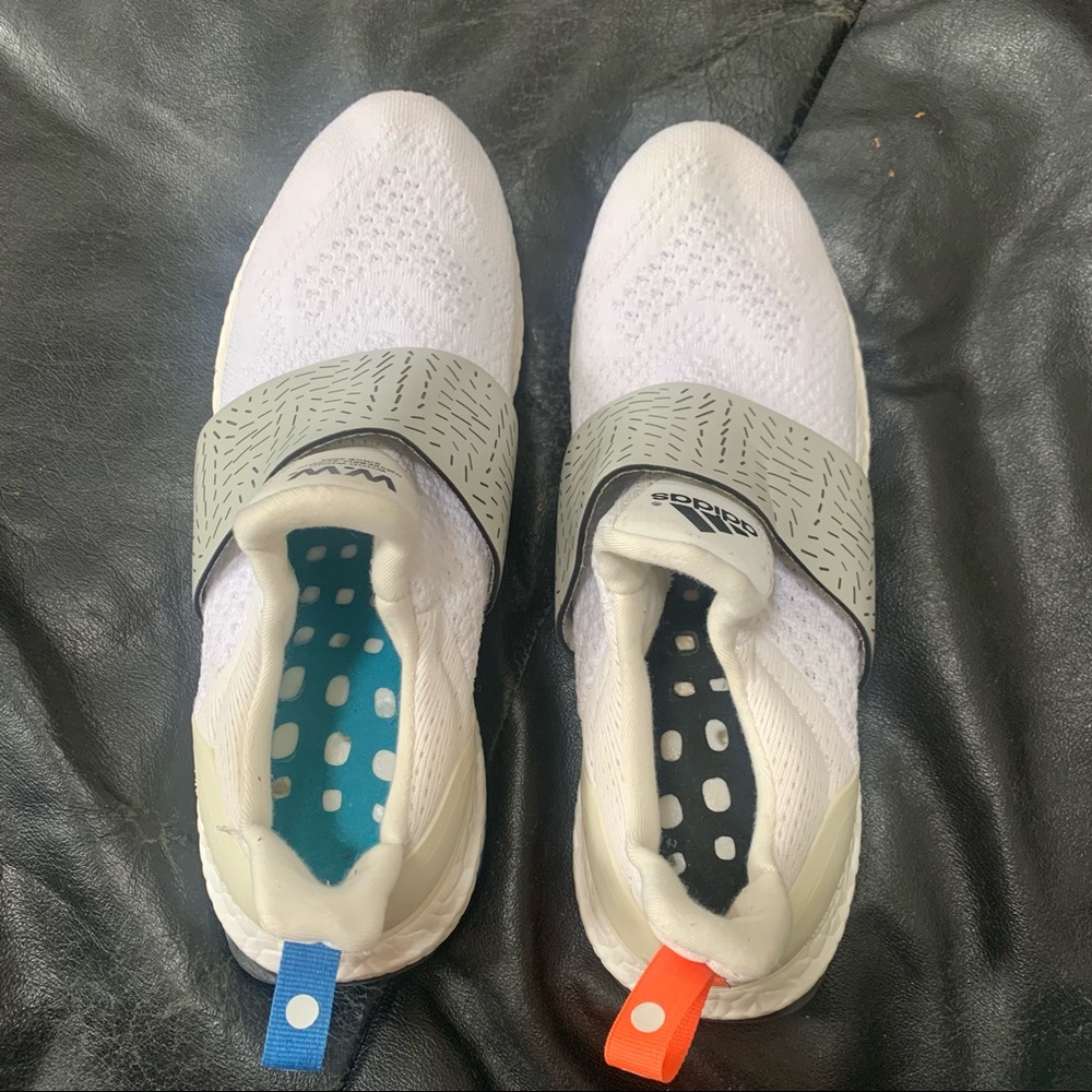 Adidas UltraBoost - Picture 3 of 5